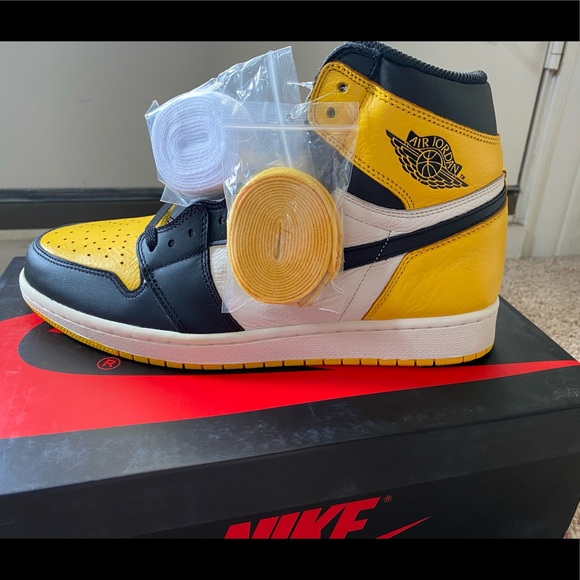 Air Jordan 1 Retro High OG - Picture 2 of 7